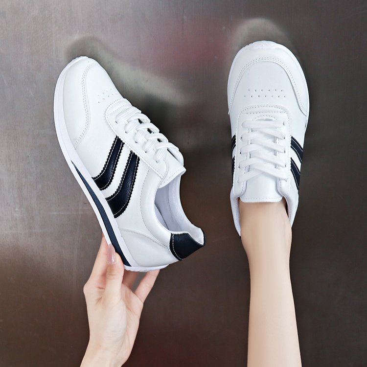Women's Soft Leather Running Shoes